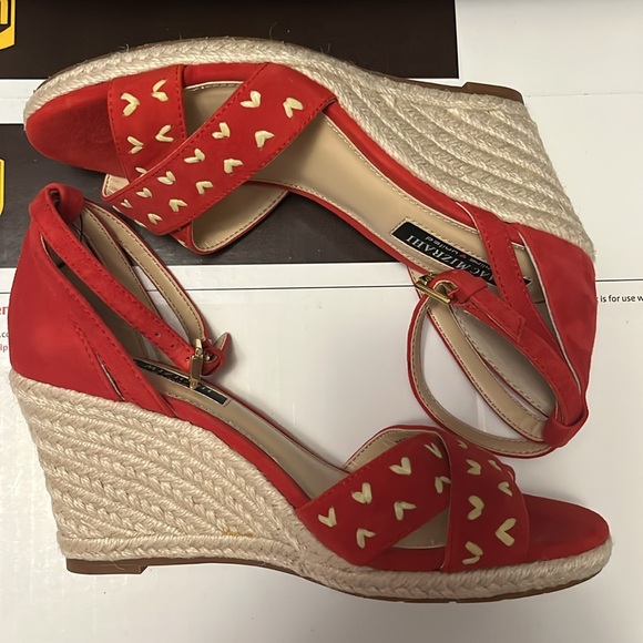Isaac mizrahi Red suede wedge 6 M espadrille sandals shoes open toe heart detail - Picture 3 of 6